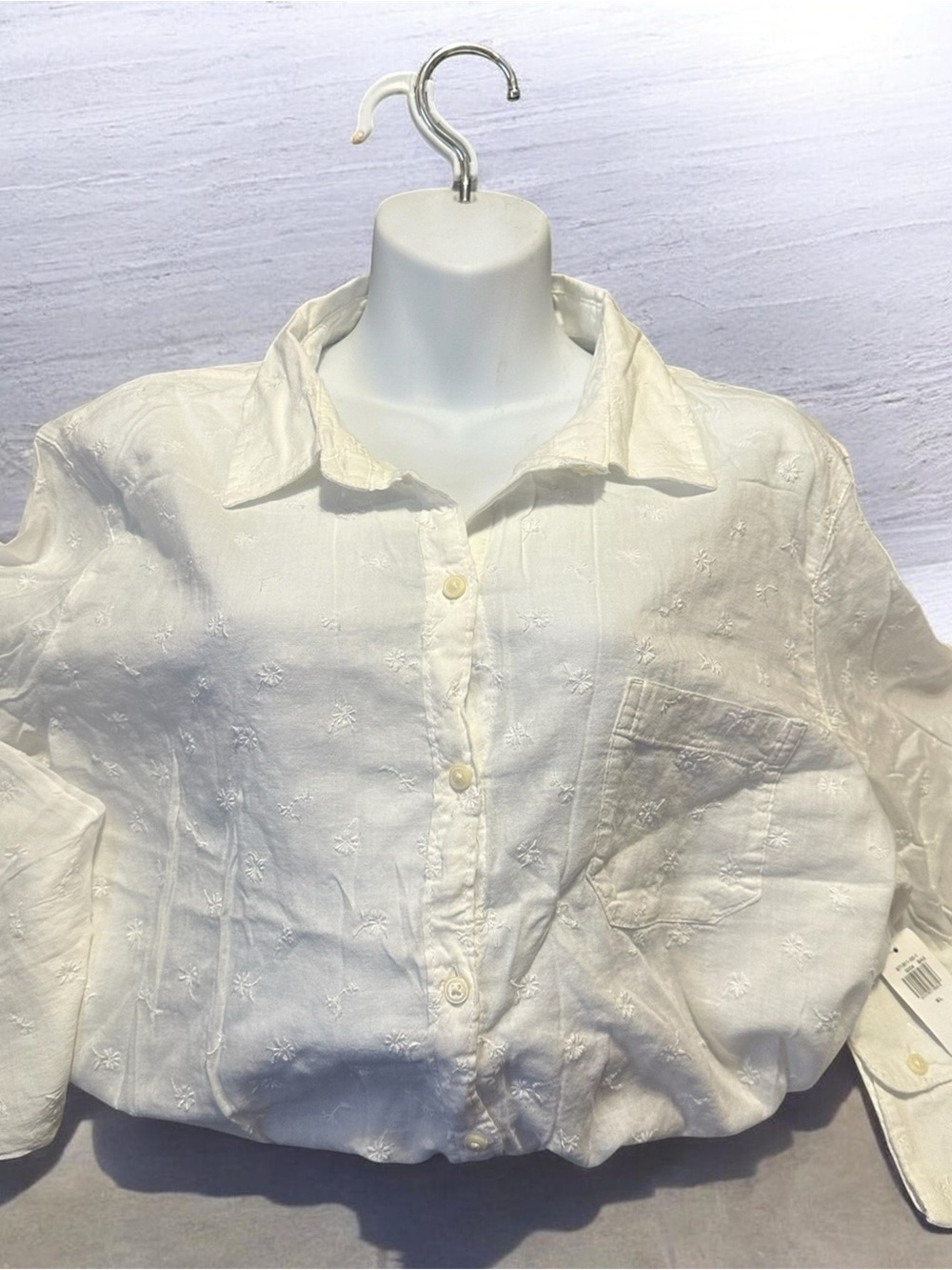 Old Navy White embroidered shirt features a classic button-down long sleeve
